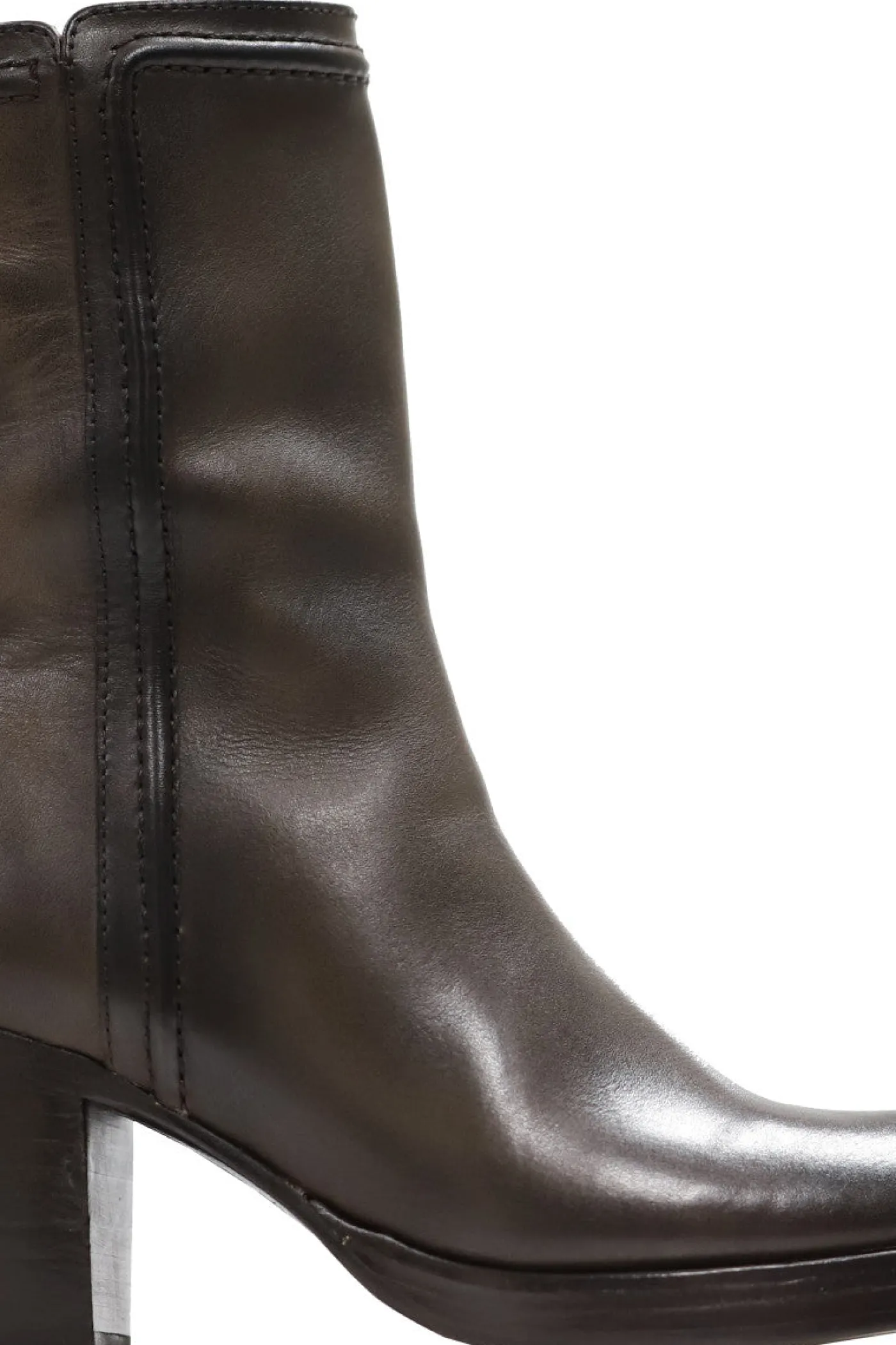 New Frye Jean Short Inside Zip